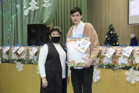 Торжественное вручение новогодних подарков от Губернатора Белгородской области 